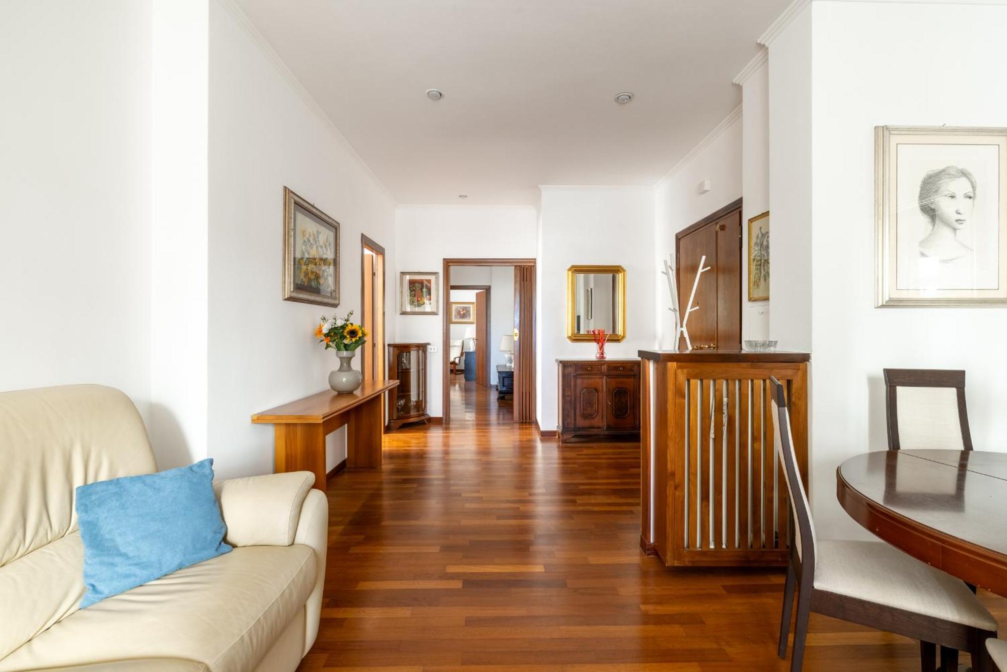 Apartment Aurelia Dream With Terrace Rom